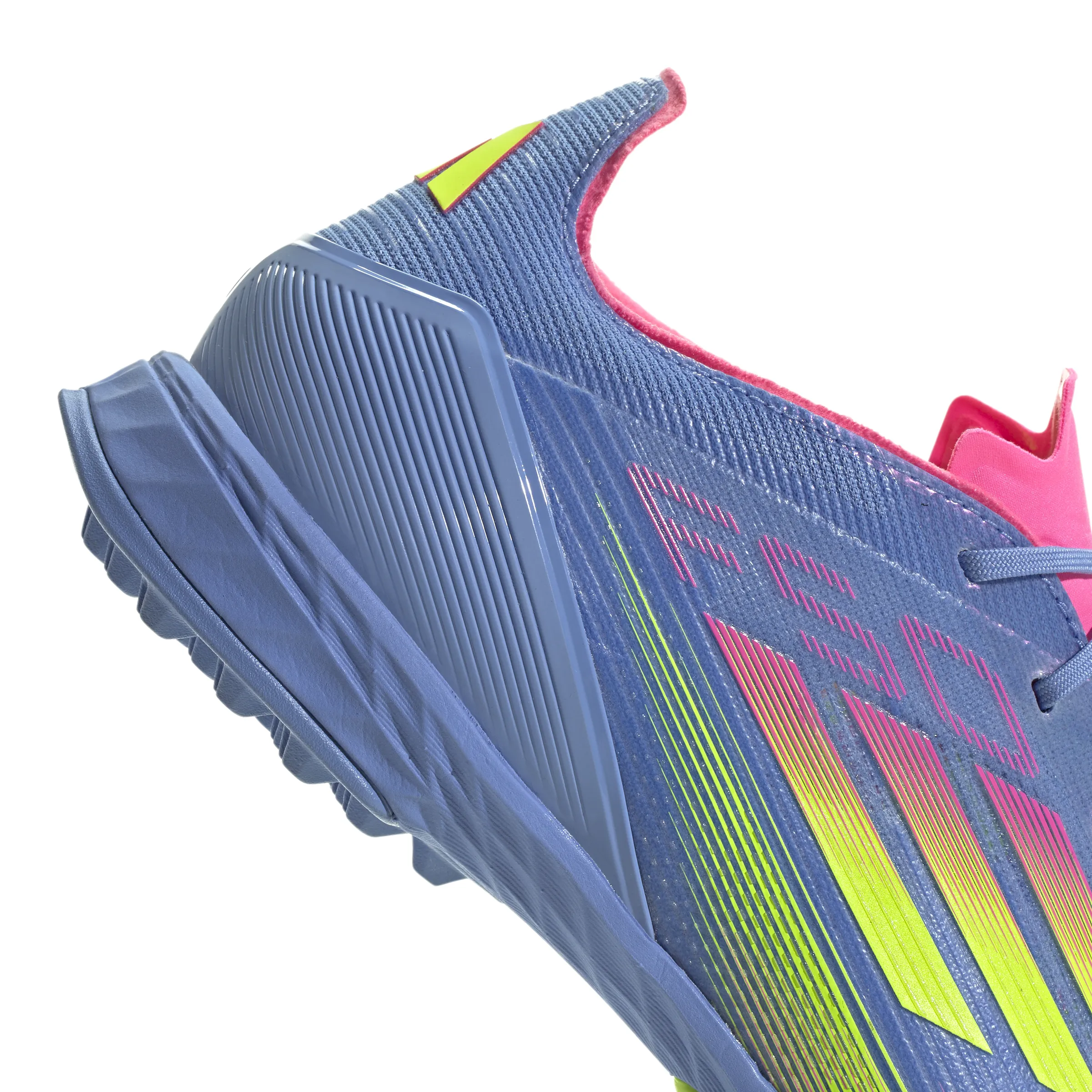 Chaussures de football adidas F50 Pro TF pour terrain synthétique - Blufus/ Luclem/ LucPink