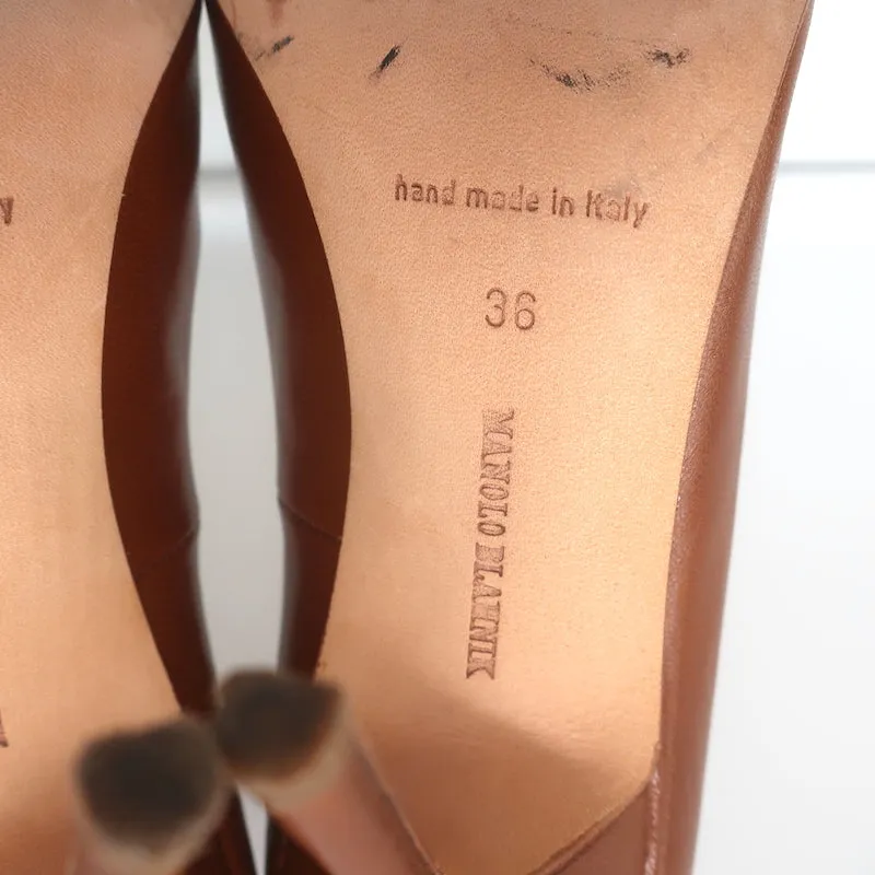 Escarpins Manolo Blahnik BB 105 en cuir marron taille 36 à bout pointu et talons