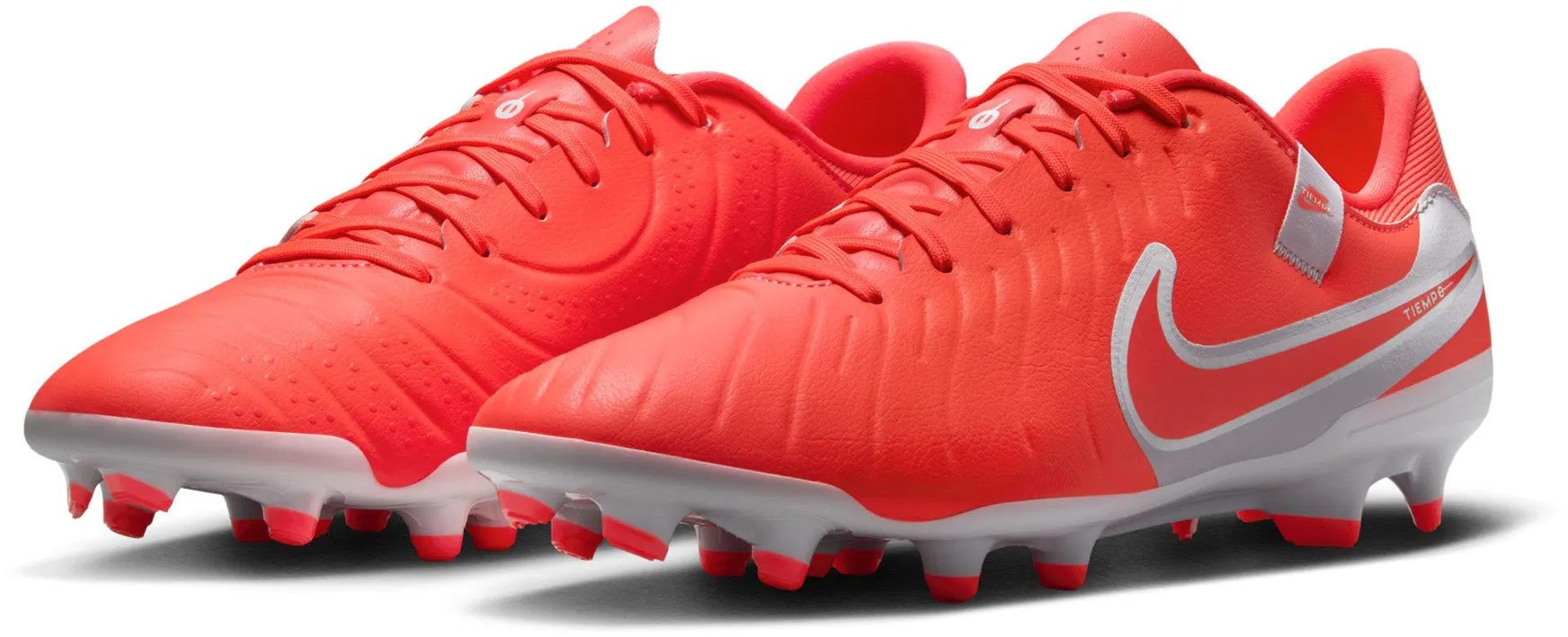 Chaussures de football Tiempo Legend 10 Academy Multi Ground à tige basse pour hommes