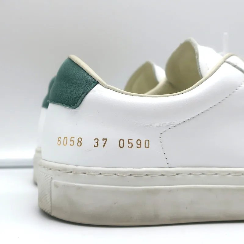 Baskets basses rétro Woman par Common Projects en cuir blanc et vert taille 37